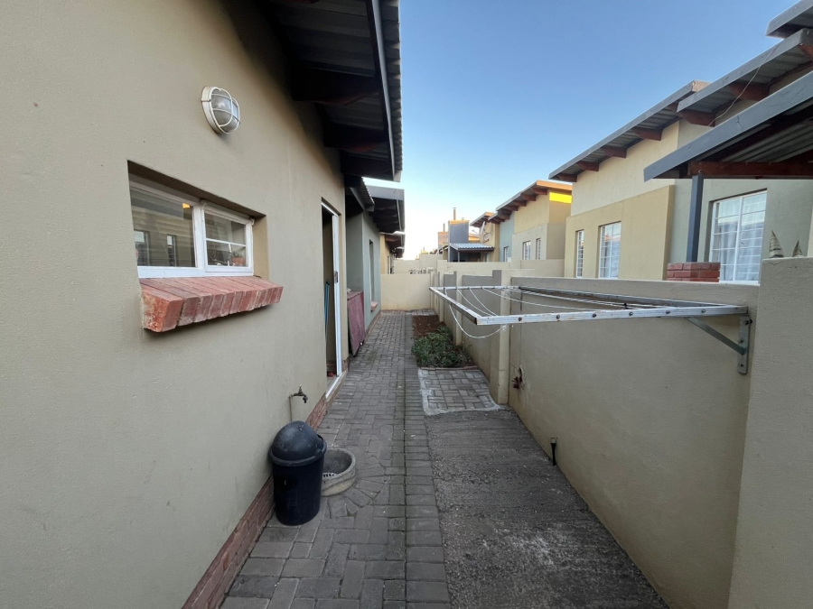 To Let 3 Bedroom Property for Rent in Waterval East North West
